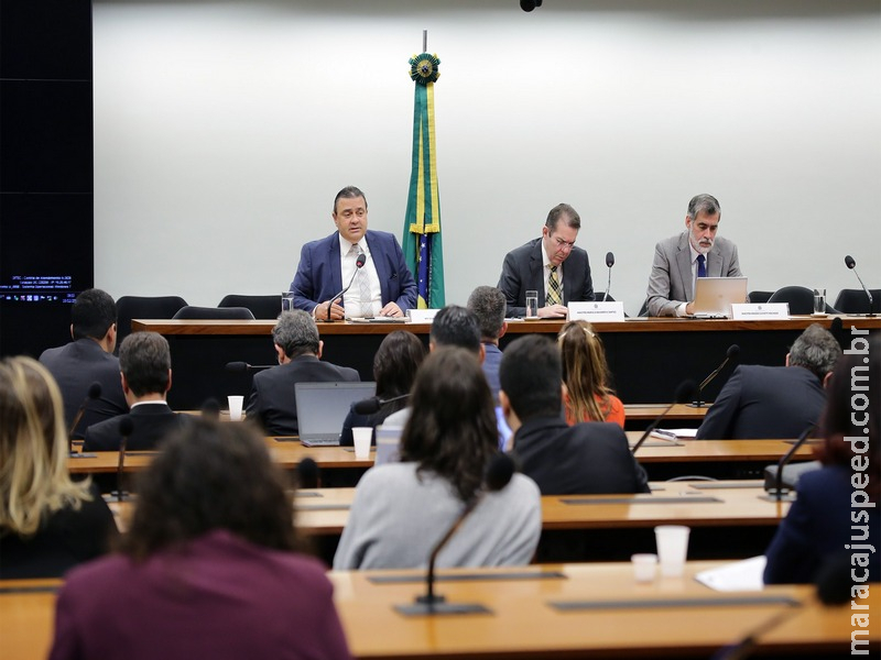 Juristas divergem sobre liberação do consumo recreativo de drogas Juristas divergem sobre liberação do consumo recreativo de drogas