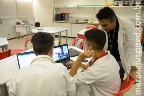 Mais de 1 milhão de jovens não concluem o ensino médio até os 19 anos Mais de 1 milhão de jovens não concluem o ensino médio até os 19 anos