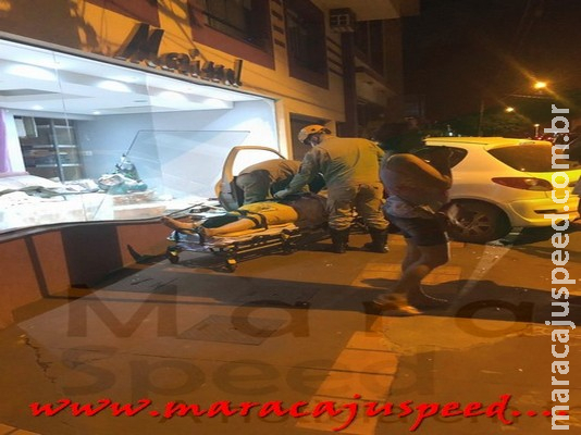 Maracaju: Condutor perde controle de veículo e invade loja no centro