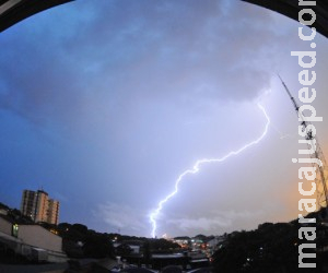 MS teve 62 mil raios ontem, dia em que as descargas elétricas mataram 2 pessoas MS teve 62 mil raios ontem, dia em que as descargas elétricas mataram 2 pessoas