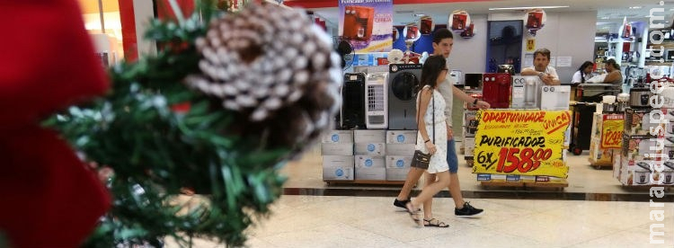 Natal deve movimentar R$ 34,5 bi no comércio e empregar 76,5 mil temporários Natal deve movimentar R$ 34,5 bi no comércio e empregar 76,5 mil temporários