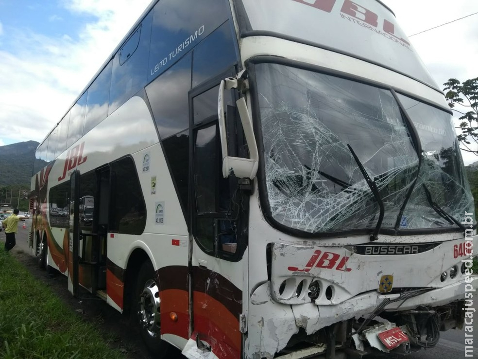 Ônibus anda nove quilômetros sem freio na BR-376 e bate em 13 carros até parar