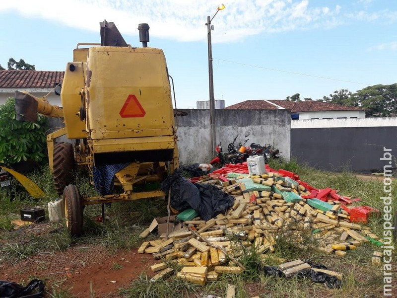 Polícia encontra mais de 3 toneladas de maconha dentro de colheitadeira levada por caminhão em MS
