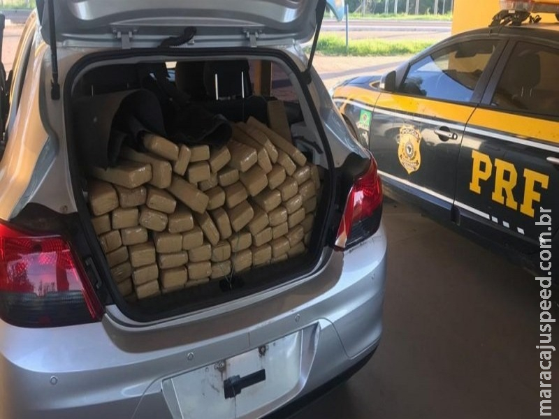 PRF recupera veículo roubado e apreende 378kg de maconha em Bataguassu