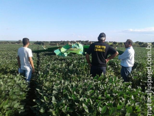 Queda de avião agrícola em lavoura de soja deixa piloto ferido