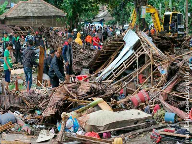  Sobe para 281 número de mortos em tsunami na Indonésia