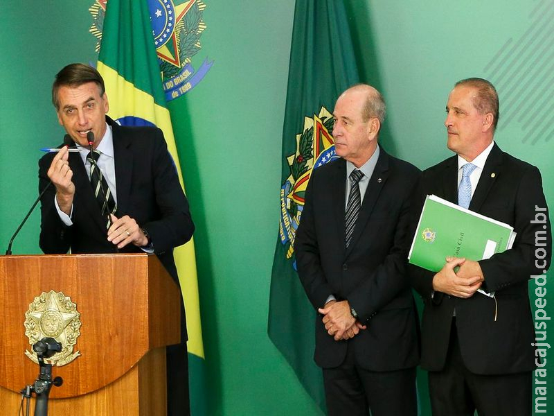 Bolsonaro rebate críticas ao decreto da posse de armas Bolsonaro rebate críticas ao decreto da posse de armas