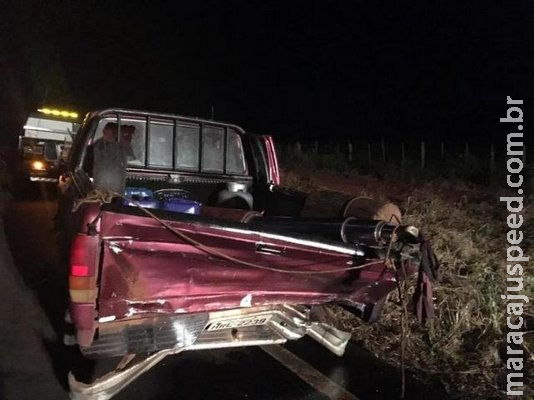 Colisão entre Uno e F-1000 deixa mulher presa às ferragens na MS-276