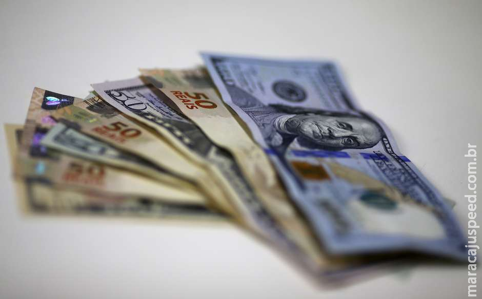 Dólar fecha acima de R$ 3,80 após fala de Bolsonaro em Davos Dólar fecha acima de R$ 3,80 após fala de Bolsonaro em Davos