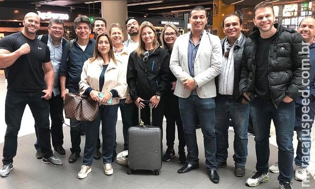 Eleitos que foram à China são chamados de caipiras Eleitos que foram à China são chamados de caipiras