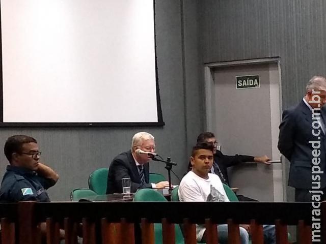 Em julgamento, peão diz que tirou em adolescente “sem querer”