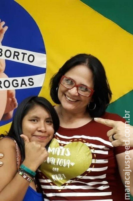 Filha índia de Damares Alves veste azul, gosta de funk e é fã de Neymar e MC Melody Filha índia de Damares Alves veste azul, gosta de funk e é fã de Neymar e MC Melody