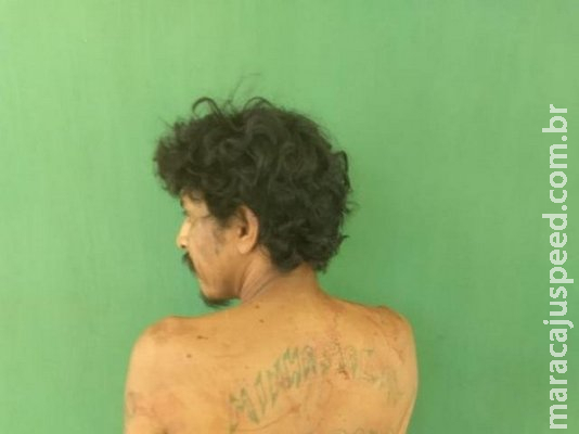 Homem é preso ainda ensanguentado, depois de agredir e ameaçar mulher de morte
