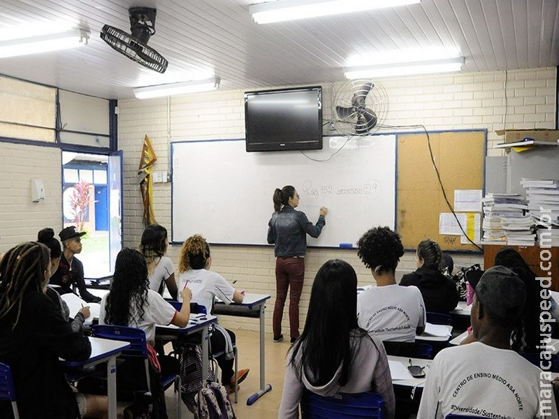 Lei assegura a alunos o direito de faltar aula por motivos religiosos Lei assegura a alunos o direito de faltar aula por motivos religiosos