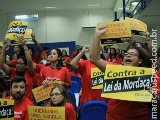 Maioria defende educação sexual e debate sobre política nas escolas Maioria defende educação sexual e debate sobre política nas escolas