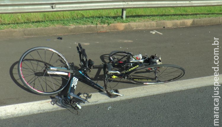  Motociclista embriagado atropela ciclista no acostamento e diz que culpa é da vítima
