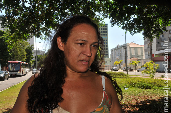 No dia da visibilidade trans, grupo faz ação de conscientização em semáforo No dia da visibilidade trans, grupo faz ação de conscientização em semáforo