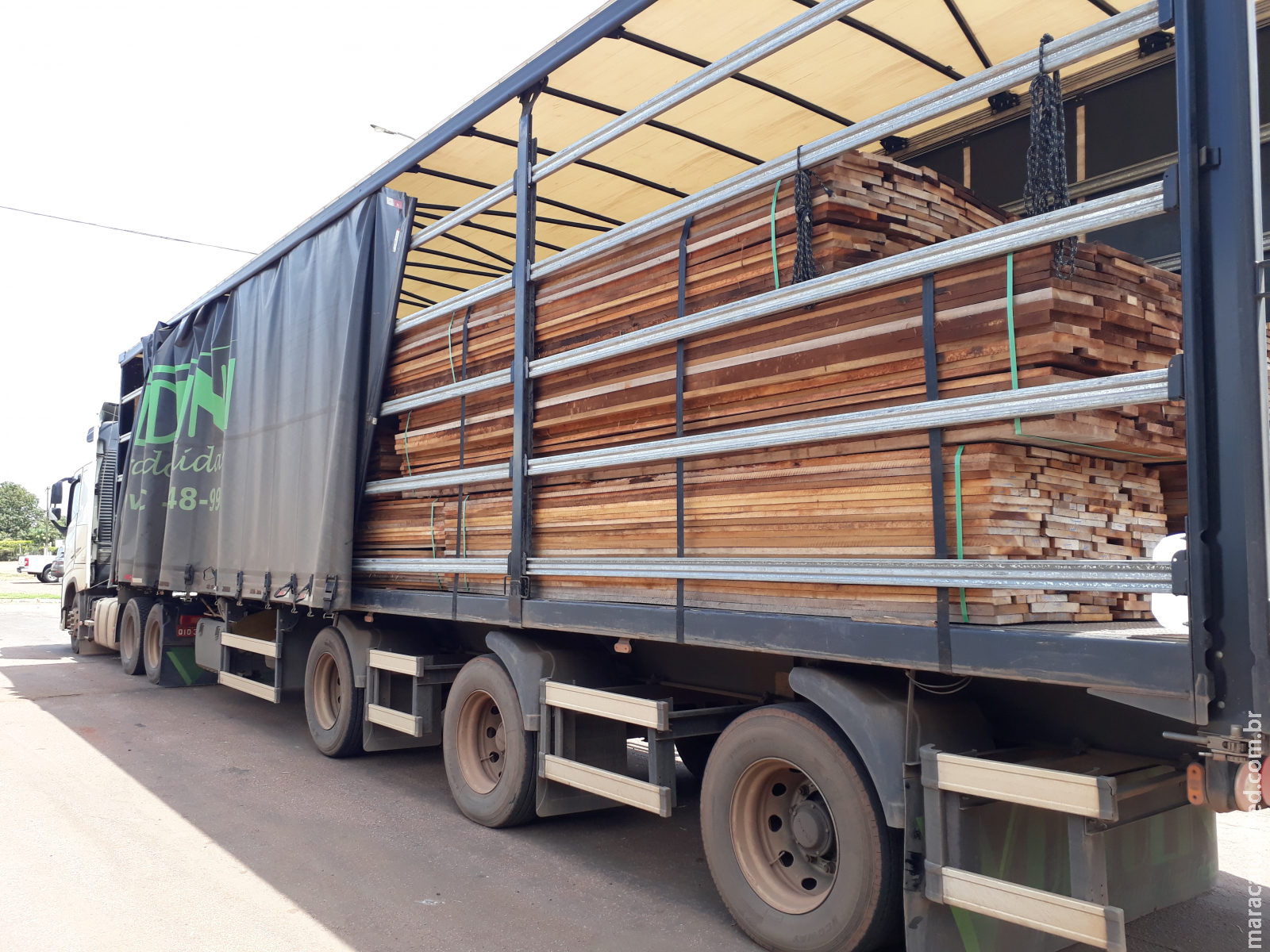 PMA autua em R$ 12,3 mil empresa catarinense com carga de madeira ilegal apreendida pela PRF