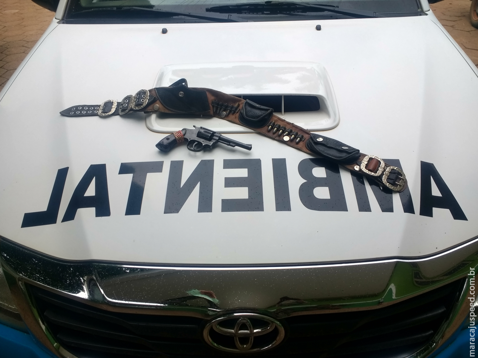 PMA prende infrator com revólver carregado e cinturão com munições ilegais