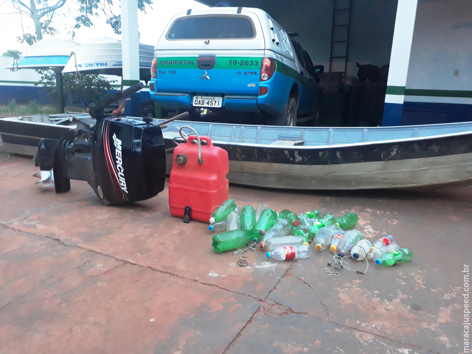 PMA surpreende infratores pescando com tocas ninja e apreende barco, motor, petrechos ilegais e celular