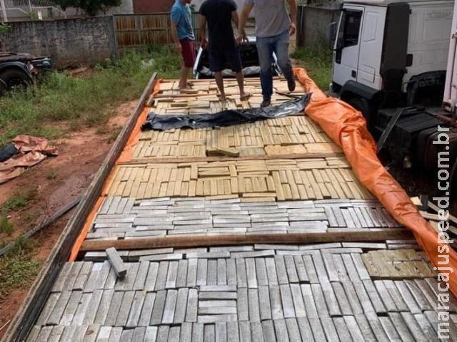 Polícia faz vigília por 12h e apreende carga de 3,5 toneladas de maconha Polícia faz vigília por 12h e apreende carga de 3,5 toneladas de maconha