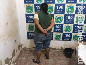 Por ciúmes, mulher esfaqueia duas pessoas em posto de combustível