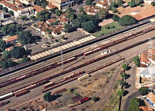 Por respostas, Carlos busca há 50 anos pais que o abandonaram em estação de trem Por respostas, Carlos busca há 50 anos pais que o abandonaram em estação de trem