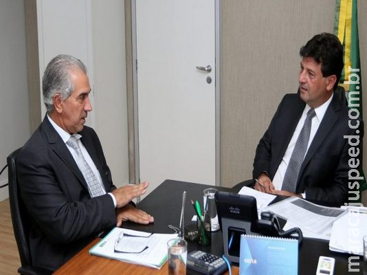 Reinaldo pede a Mandetta a criação de ‘Central de Compras’ para reduzir custos na saúde Reinaldo pede a Mandetta a criação de ‘Central de Compras’ para reduzir custos na saúde