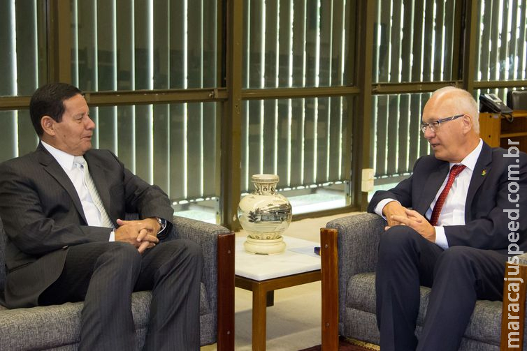 "Sem problemas", diz Mourão ao fim do 1º dia como presidente "Sem problemas", diz Mourão ao fim do 1º dia como presidente