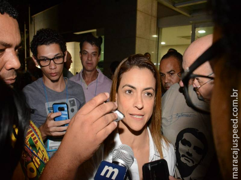 Senadora eleita é chamada de tirana por derrubar presidente de partido Senadora eleita é chamada de tirana por derrubar presidente de partido