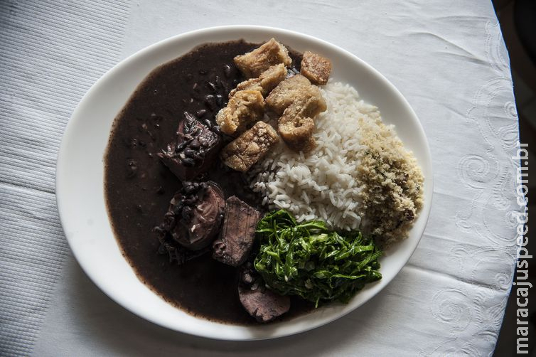 Tamanho exagerado de porções em restaurantes contribui para obesidade Tamanho exagerado de porções em restaurantes contribui para obesidade