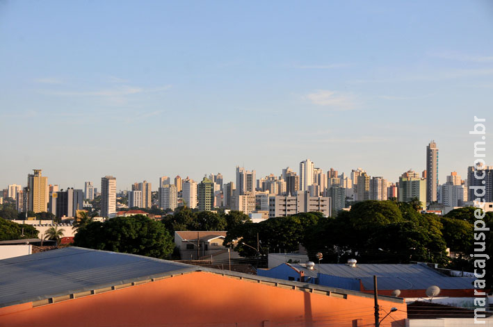 Apesar da chuva, calor de até 39°C predomina no fim de semana em MS Apesar da chuva, calor de até 39°C predomina no fim de semana em MS