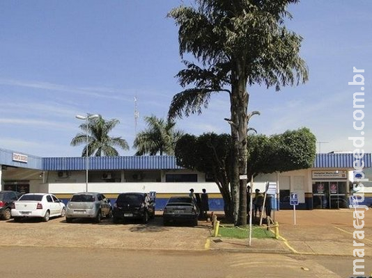 Após ter filho no banheiro, mulher abandona bebê em saco de lixo