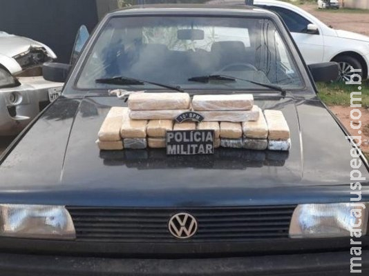 Casal é perseguido e preso com 20 tabletes de maconha no Paulo Coelho Casal é perseguido e preso com 20 tabletes de maconha no Paulo Coelho