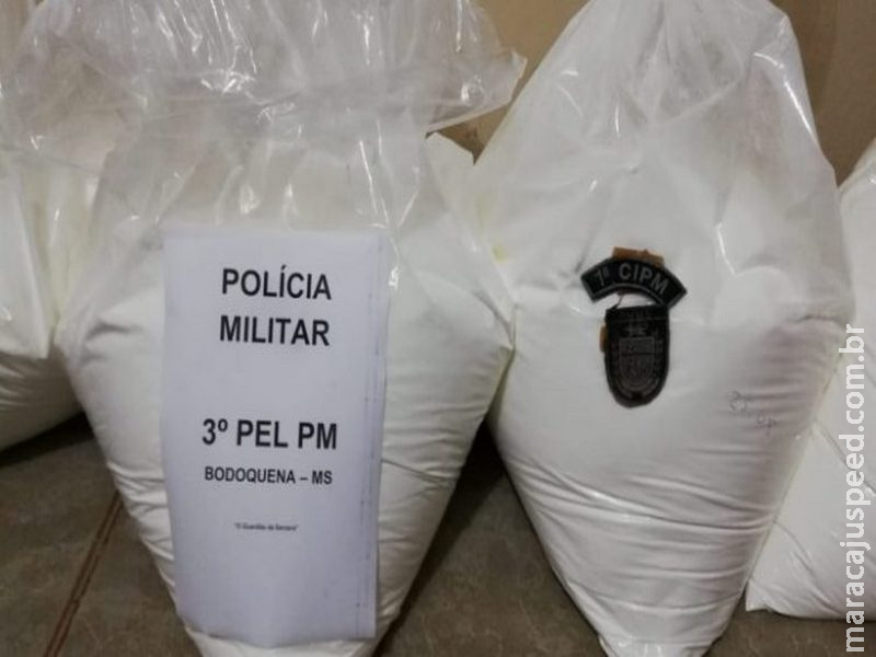 Cocaína avaliada em R$ 4 milhões é apreendida escondida em tonéis de papelão em transportadora Cocaína avaliada em R$ 4 milhões é apreendida escondida em tonéis de papelão em transportadora