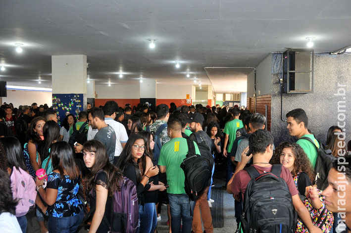 Com 20 mil alunos a menos, aulas começam hoje na rede estadual Com 20 mil alunos a menos, aulas começam hoje na rede estadual