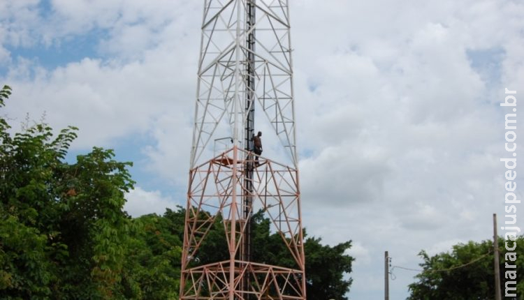 Conhecido como Zé da Torre, homem sobe em estrutura e exige presença de assistente social em MS Conhecido como Zé da Torre, homem sobe em estrutura e exige presença de assistente social em MS