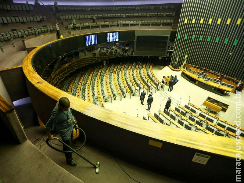 Deputados federais eleitos e reeleitos tomam posse nesta manhã Deputados federais eleitos e reeleitos tomam posse nesta manhã