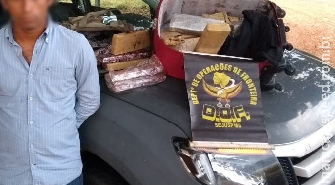 DOF prende homem transportando droga em ônibus DOF prende homem transportando droga em ônibus