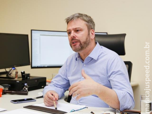 Enquanto muitos querem um revólver, juiz que foi ameaçado decidiu se desarmar