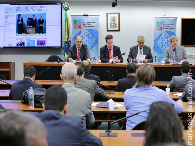 Entidades e parlamentares criticam possíveis mudanças na Previdência Entidades e parlamentares criticam possíveis mudanças na Previdência