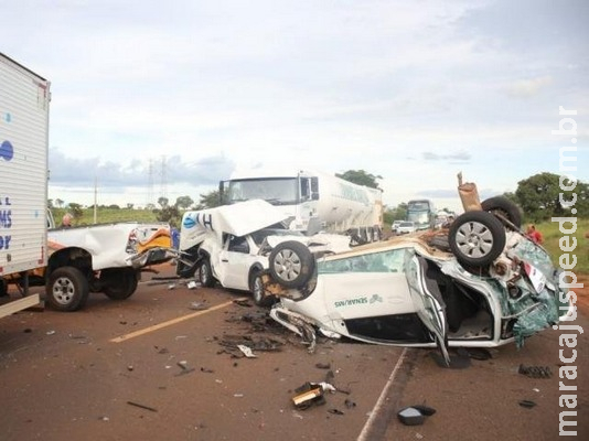 Fumaça em rodovia provoca acidente com 7 veículos Fumaça em rodovia provoca acidente com 7 veículos