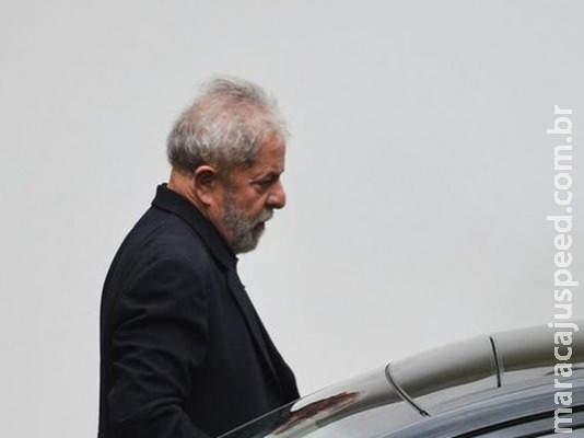 Lula é condenado a 12 anos de prisão Lula é condenado a 12 anos de prisão