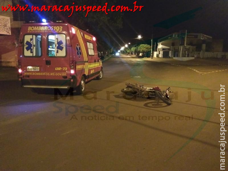 Maracaju: Condutora perde controle de motocicleta e cai após rotatória no Centro