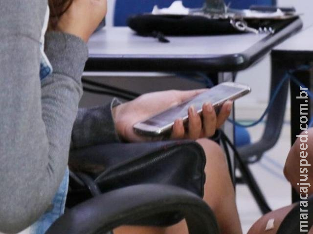 Mulher tem WhatsApp clonado e hacker pede dinheiro aos amigos dela Mulher tem WhatsApp clonado e hacker pede dinheiro aos amigos dela