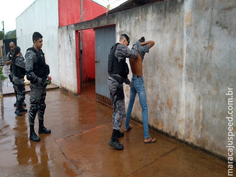 Operação contra o tráfico apreende armas e mais de 10 mil reais em Dourados