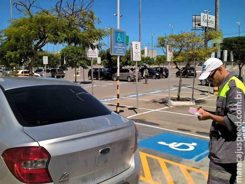 Projeto endurece punição por estacionamento irregular em vaga especial Projeto endurece punição por estacionamento irregular em vaga especial