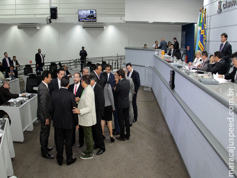 Projeto estabelecendo regras sobre fiação em postes é aprovado Projeto estabelecendo regras sobre fiação em postes é aprovado