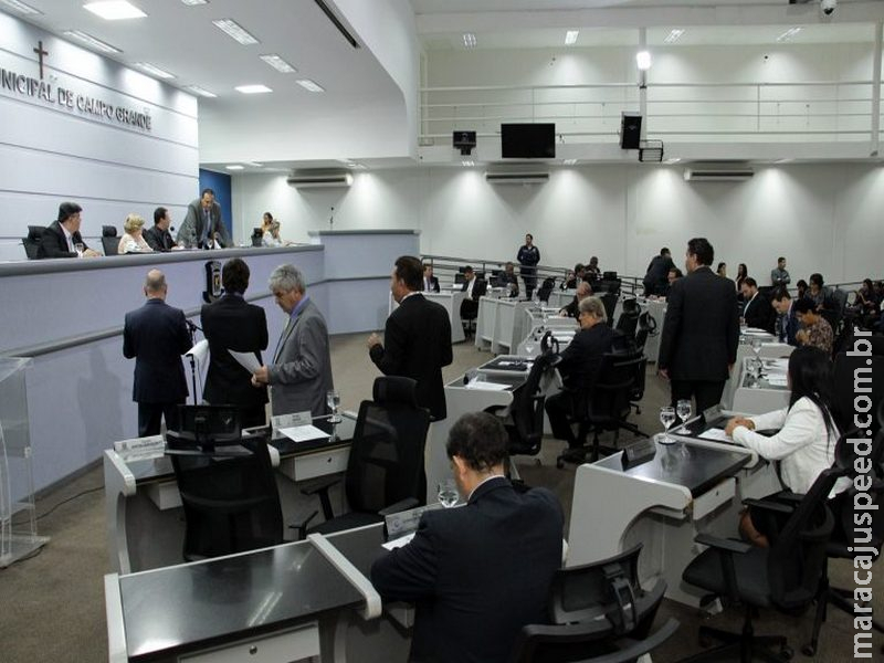Regras com multa de R$ 500 por fiação irregular em postes são aprovadas pela Câmara Regras com multa de R$ 500 por fiação irregular em postes são aprovadas pela Câmara