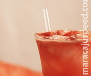 Suco de melancia e gengibre garante a sensação de frescor nas refeições Suco de melancia e gengibre garante a sensação de frescor nas refeições